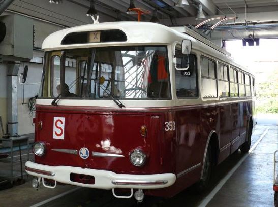 Zvláštní jízdy historických trolejbusů v Pardubicích s Pshžd