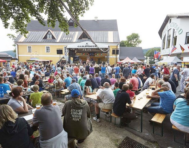 21. Pivní slavnosti a foukání skla ve Sklárně a minipivovaru Harrrachov