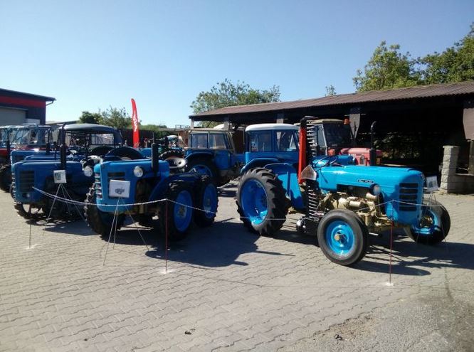 Výstava historických traktorů a stabilních motorů Jabloňov 2024